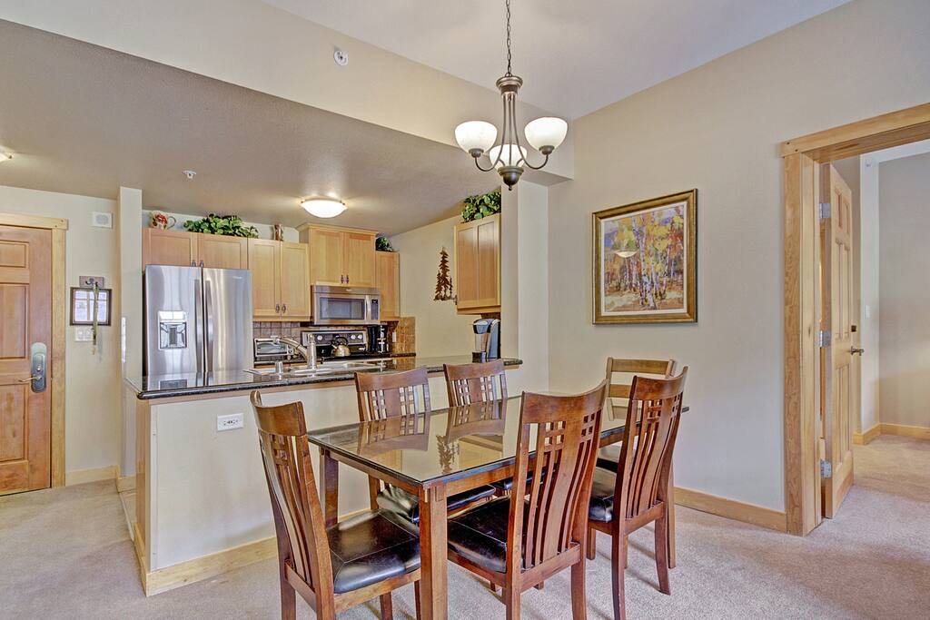 Dining Area - Seats 6