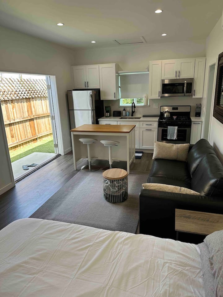 New guesthouse with private yard