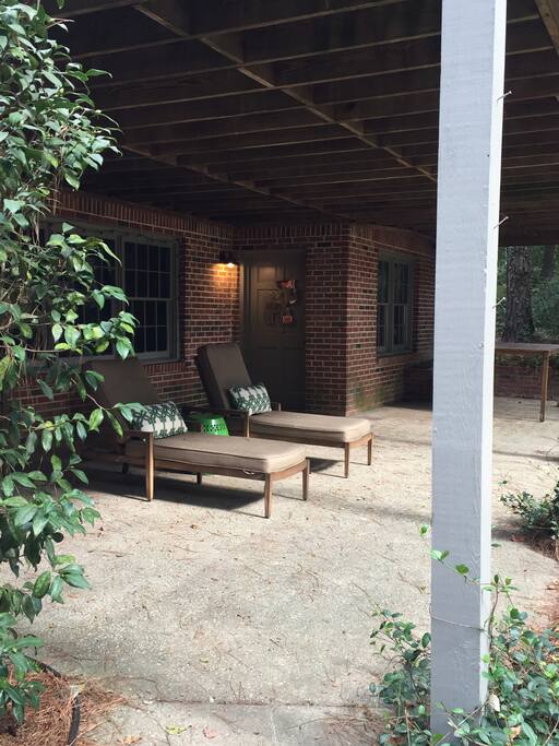 Private entrance to walk-out basement