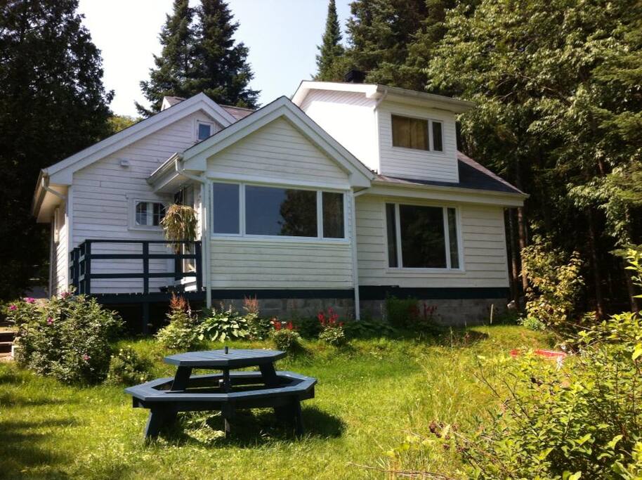 Lakefront Laurentian Cottage Chalets à louer à ValdesLacs, Québec