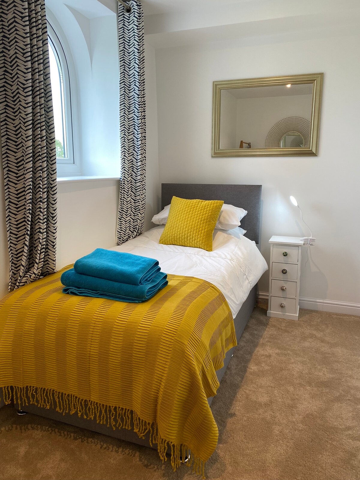 Jednolôžková spálňa 2 s futónom na podlahe pre malého dospelého alebo dieťa