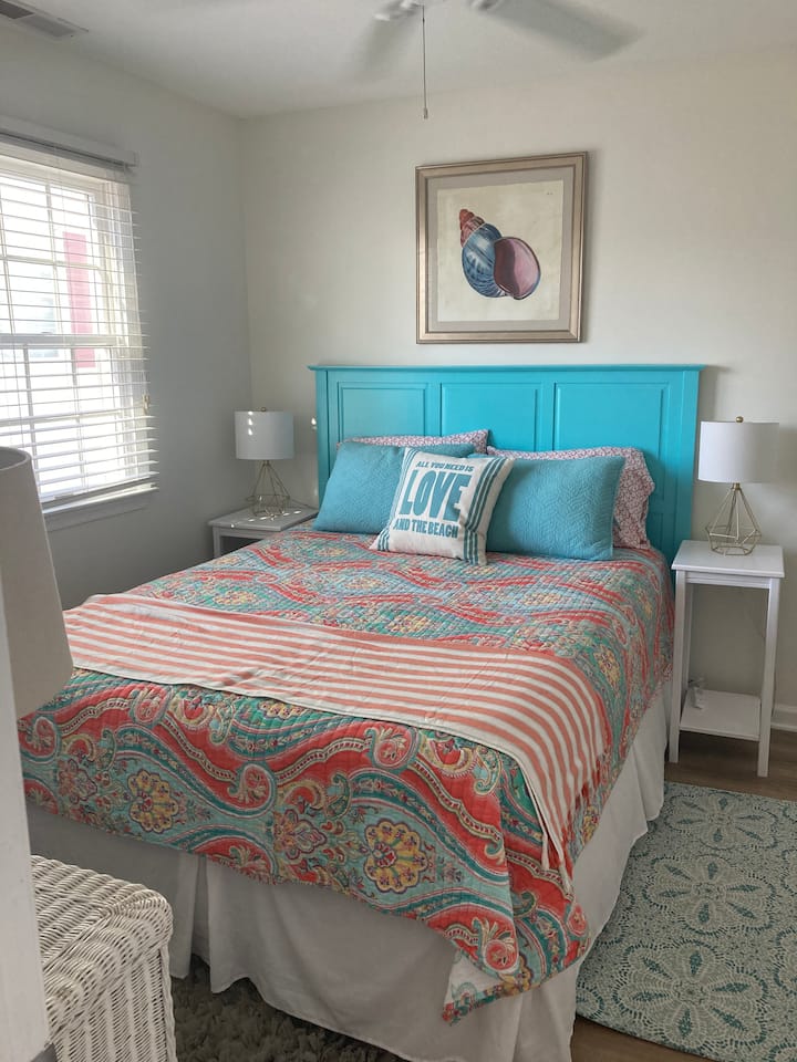 Майстор на 2 - ри етаж с двойно легло и НОВА баня - само спалня на втория етаж за допълнително уединение. 