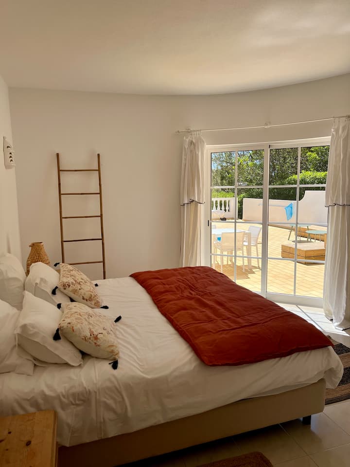 2张单人床或2米宽双人床 