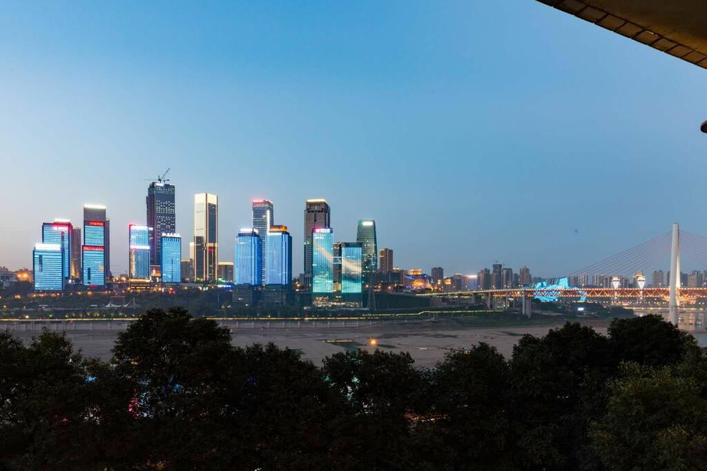 右边半晚夜景