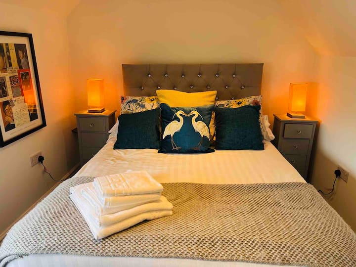 All beds are made up with hotel standard freshly and professionally laundered linen.