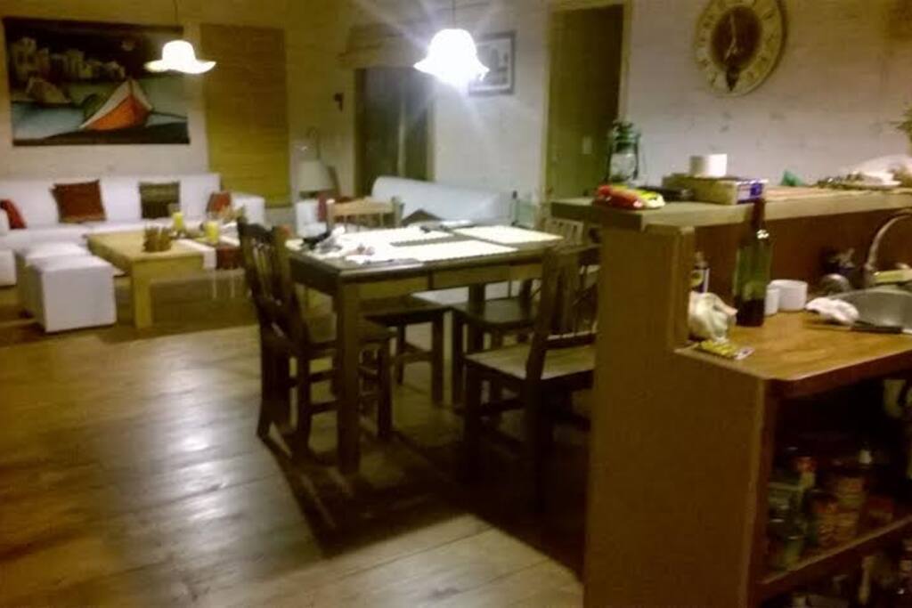 Los detalles del desayunador, comedor y living