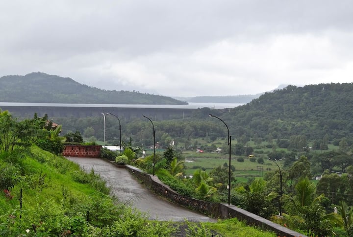 Beautiful AC Villa with Mulshi Dam view