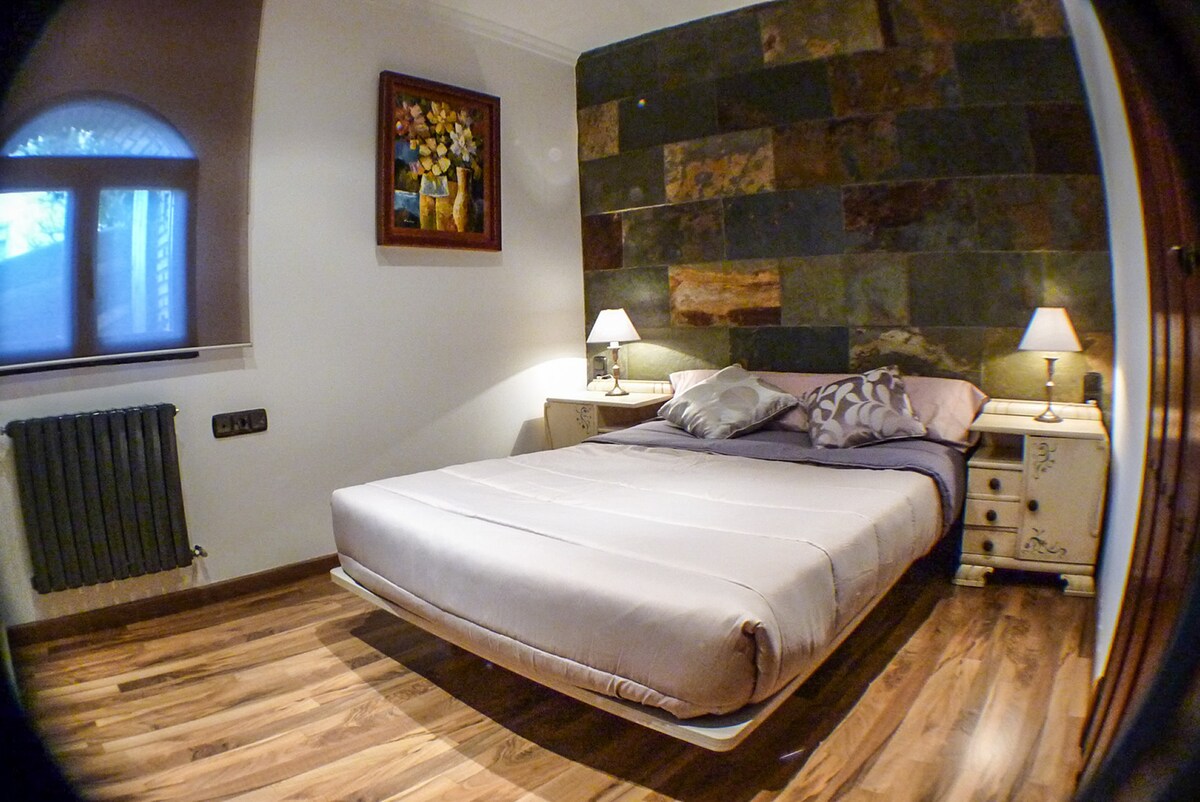 bračni krevet na prvom katu