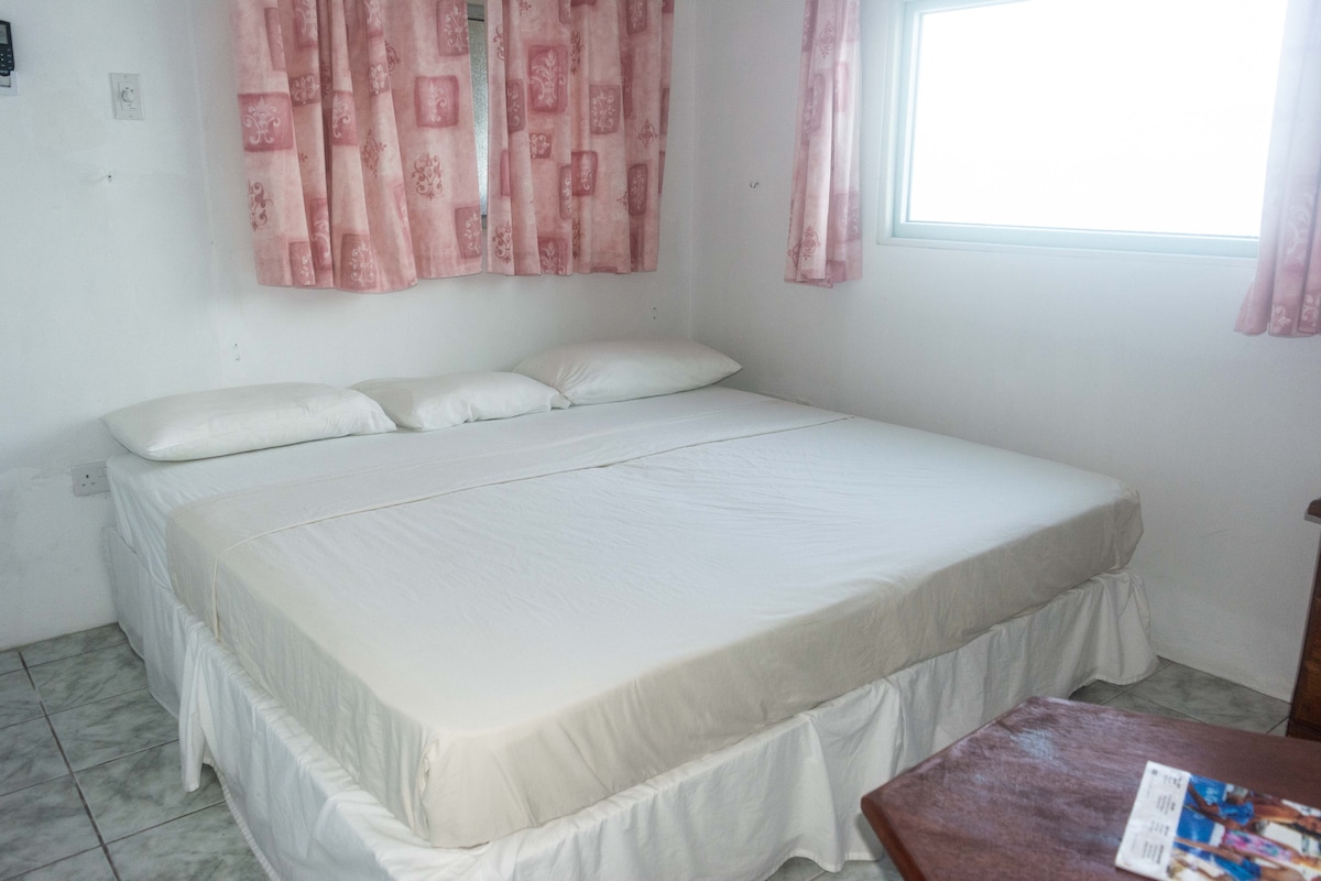 King-size bed - air-conditioned throughout