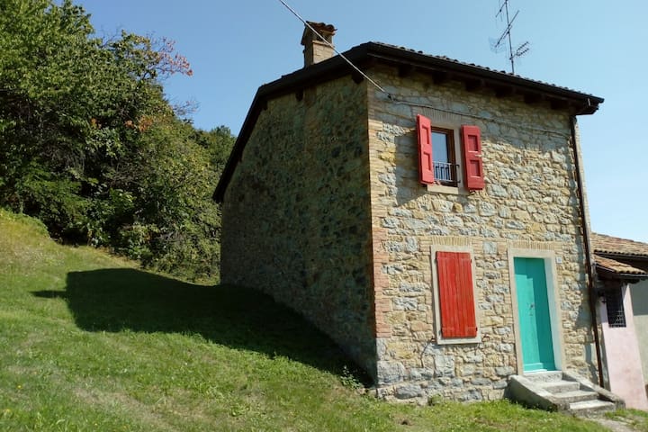 House with views of Castel d'Aiano