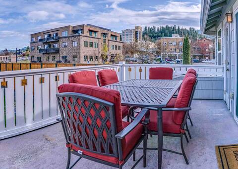 Pioneer Mega 3 houses Downtown Ashland