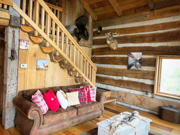Rustic Cabin Getaway Cabins for Rent in Veedersburg, Indiana, United