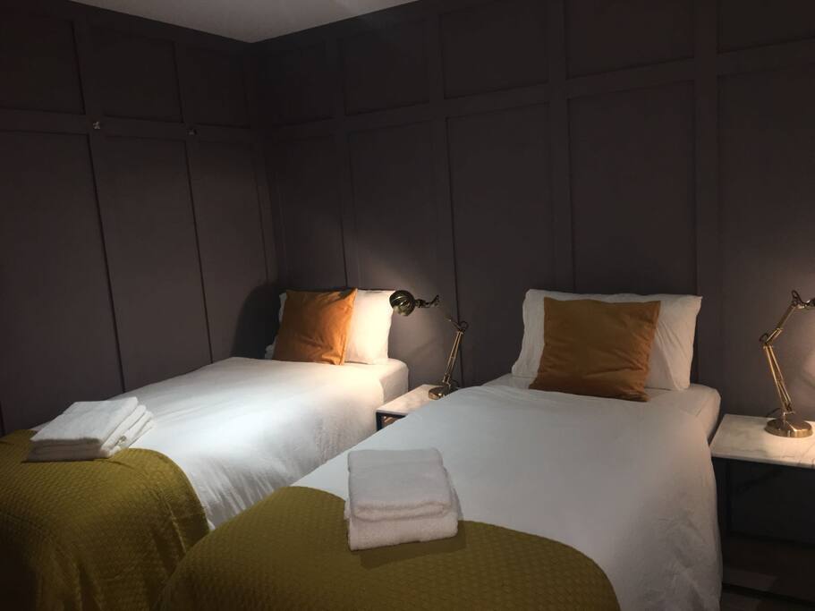 King bed that can also be split into two single beds