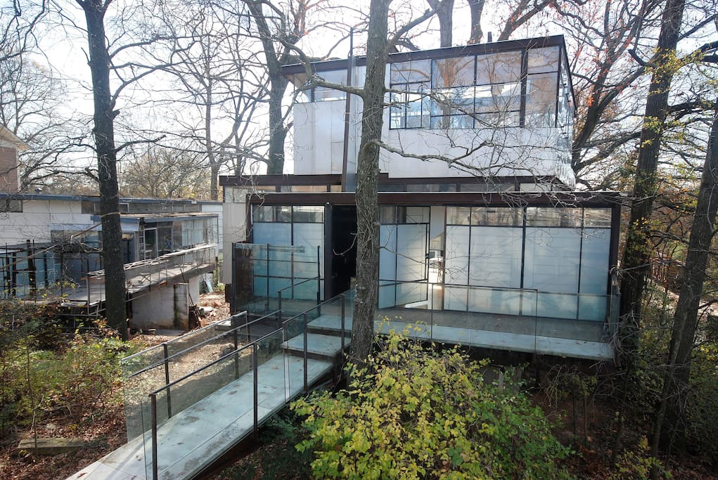 Both Floors Modern Glass Tree House | Marvelously Beautiful and Unique AirB&B Around the World Both Floors Modern Glass Tree House | 30 Marvelously Beautiful Airbnbs Around the World