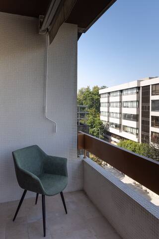 Porto | Renovated w/ Garage, Kitchen & Nespresso gallery image 3