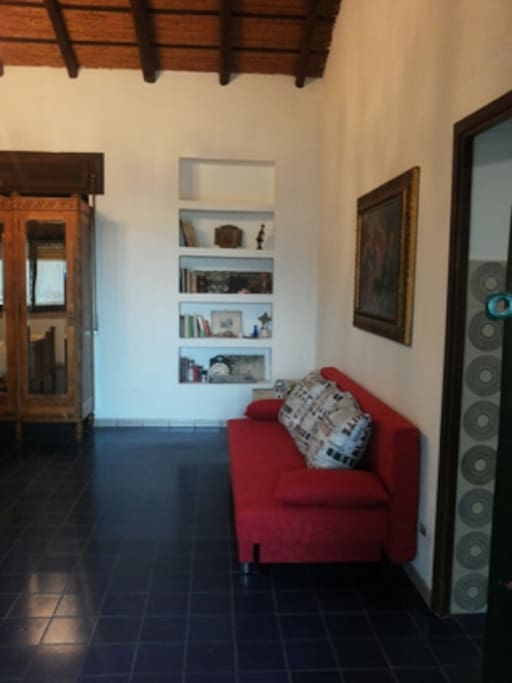 Divano letto camera n. 1.