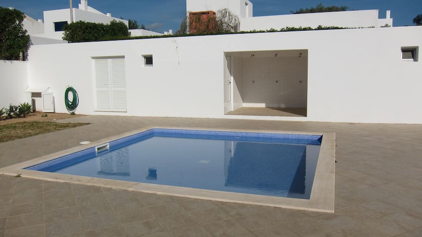 Entire home with 2 bedrooms in Armação de Pêra - Casa Pedro