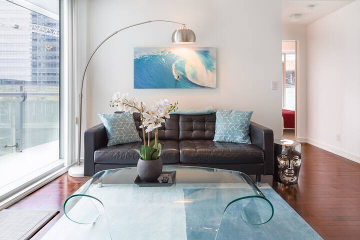 Toronto Downtown Luxury Condo with Large Patio gallery image 2