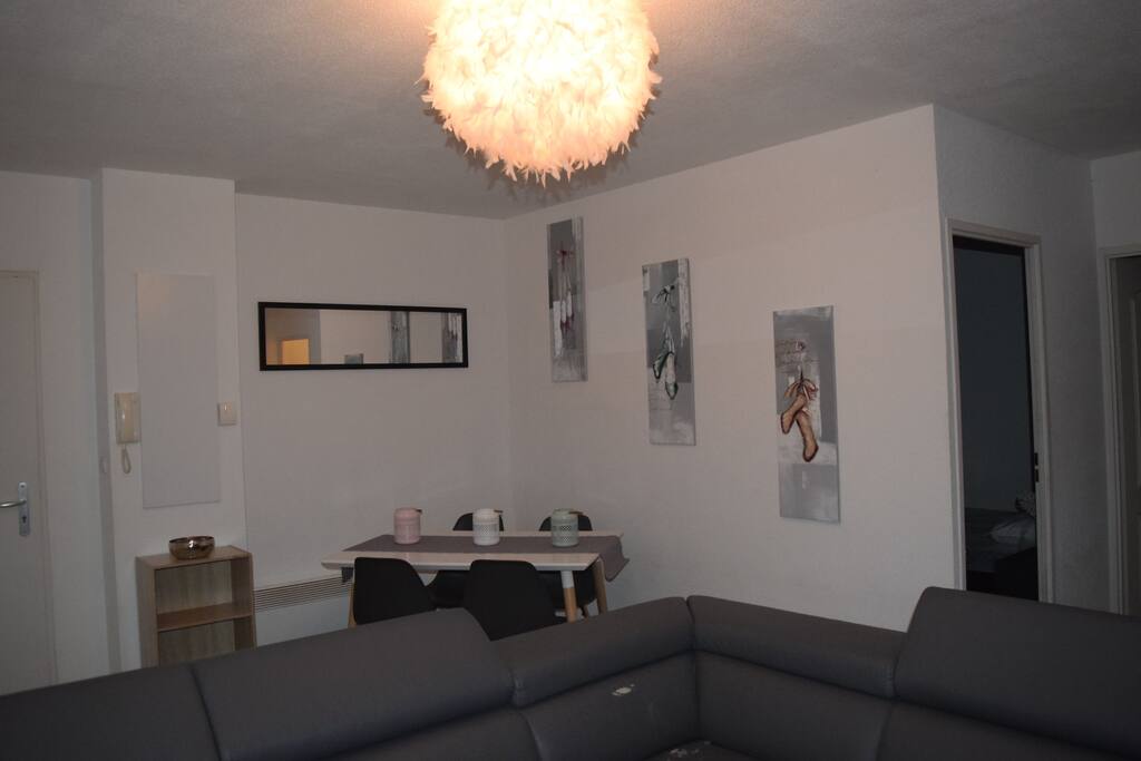 le coin salle a manger de lappartement