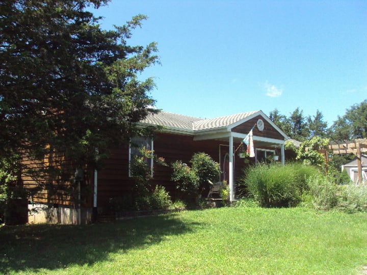 Cedar Breeze CabinRiverHikingMt ViewsHot Tub Cabins for Rent in