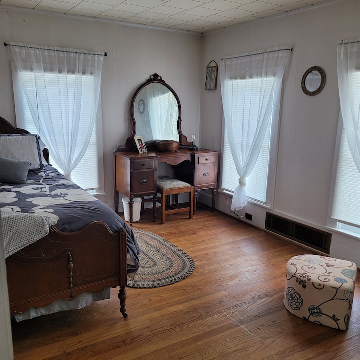 Grandma's Adirondack River Retreat - Lake George, NY