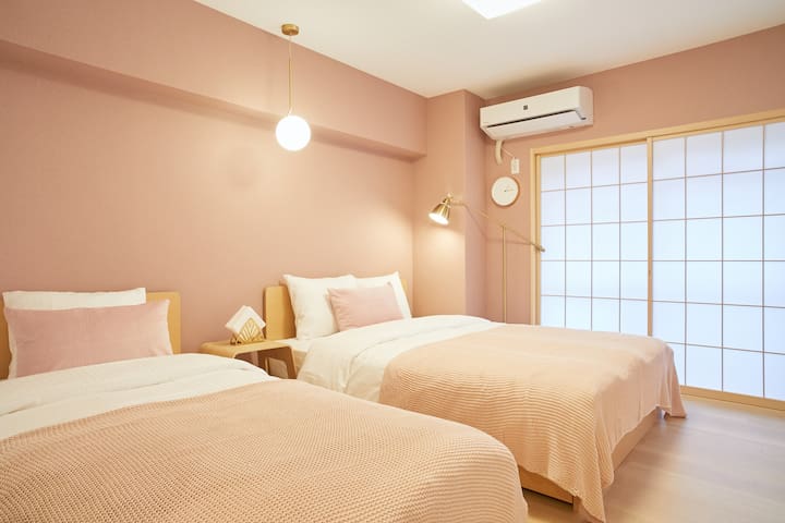 Designer’s Apartment in Shinjuku Tokyo gallery image 2