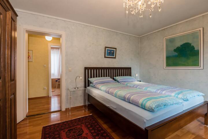 Quiet and Relaxing Rooms with own Bath for 3People