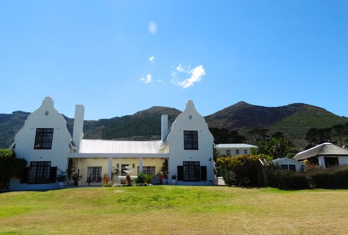 Charming Cape Dutch Farmhouse in Noordhoek gallery image 2
