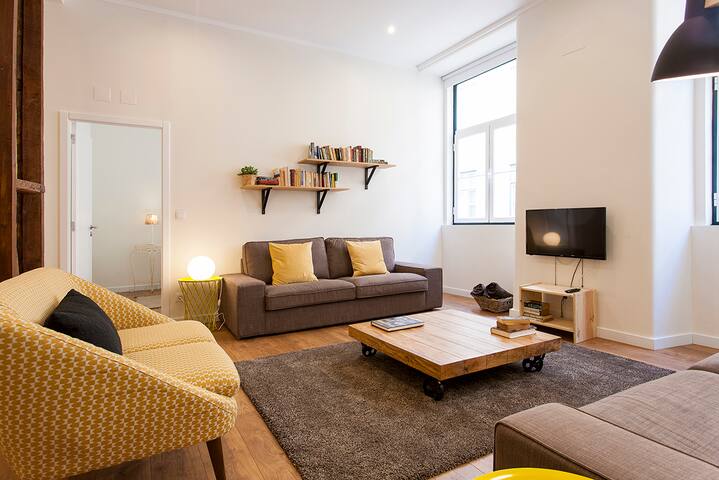 Central Downtown 2D up to 17guests by Central Hill gallery image 3