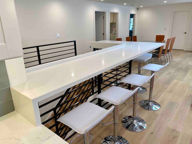 6BR Spacious Comfy Modern Quiet Retreat, Walk Dtwn gallery image 3