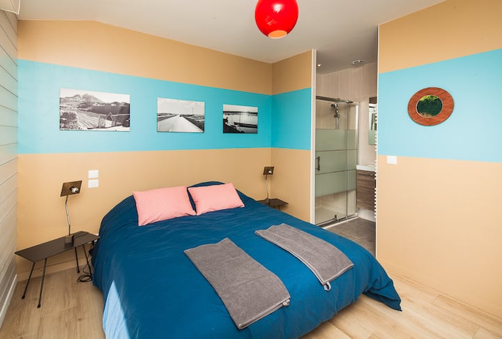 Bedroom 1 master suite (one double bed)