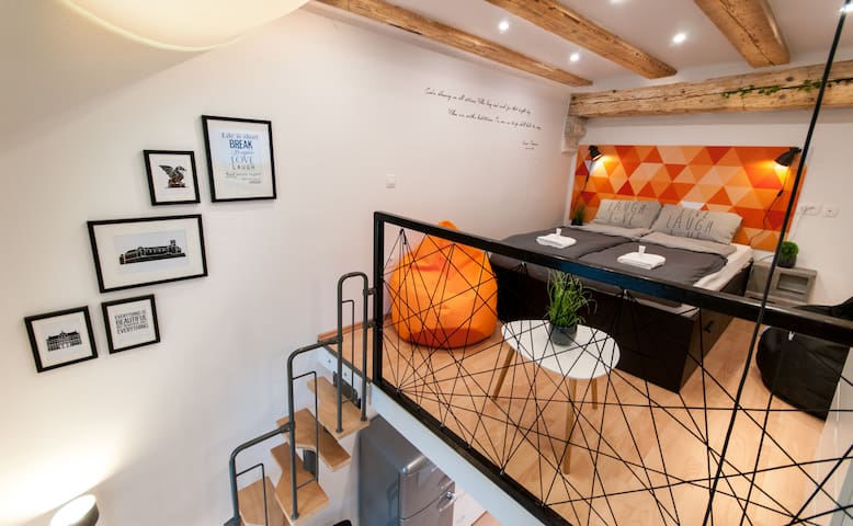 Preseren's Comfy Factory LOFT (Central & Parking)