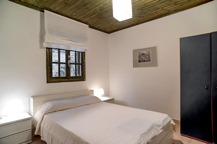 Sovrum med dubbelsäng