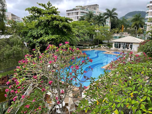 104Apartamento dois quartos perto da praia