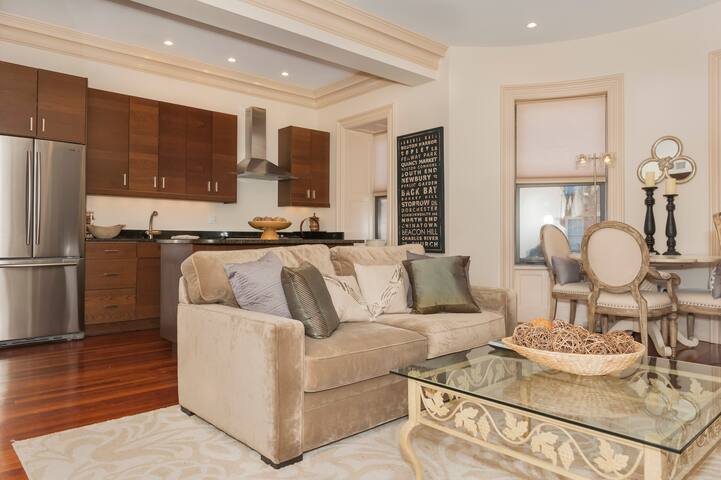 Sparkling New 2BR / 2BA in Back Bay gallery image 2