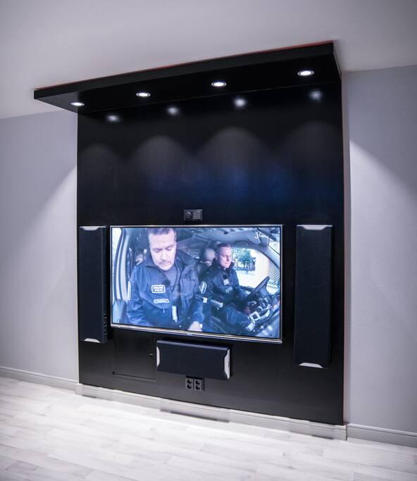 65" 4k 3D TV, 5.1 pioneer sound system, PS4, Apple TV etc