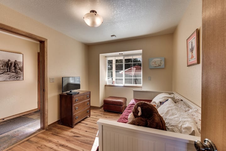 11 20038 Ridgecrest Way11 ml