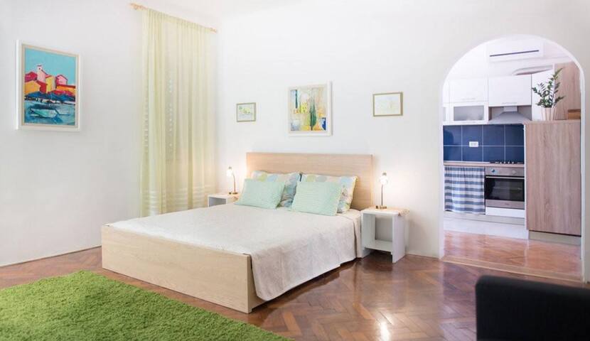 Central sea view apartment