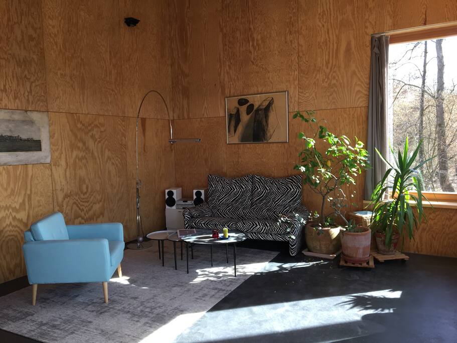 Wohnzimmer an einem Sonnentag