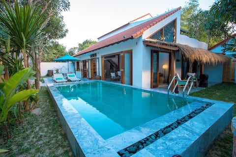 Chi Villa: private pool and inclusive breakfast