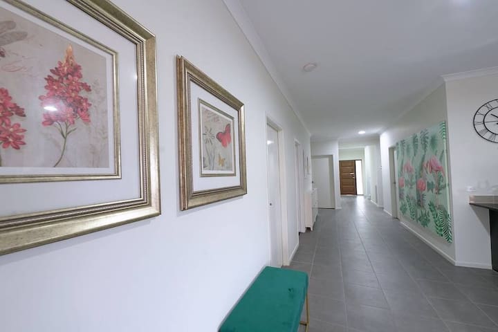 Massive 9 BRMs house for big group in Melbourne gallery image 3