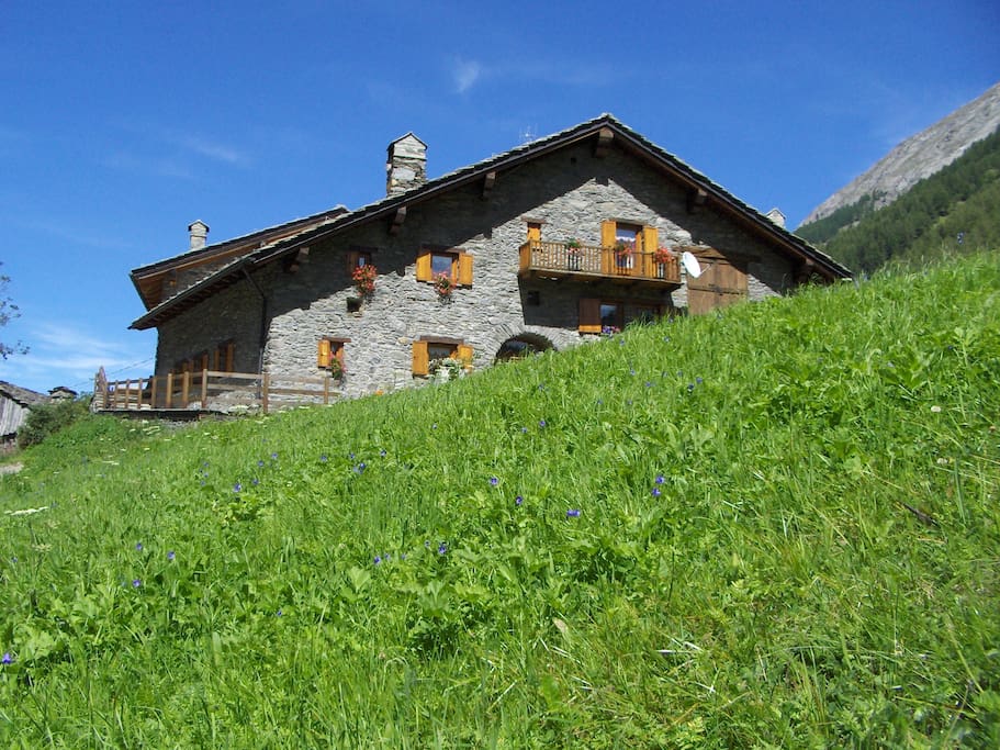 L'esterno - External view - L'extérieur de la maison