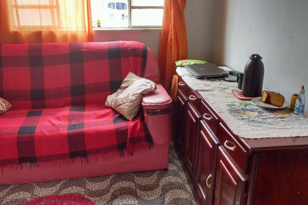 sala de estar (com um bolinho de fubá delicioso rsrs)