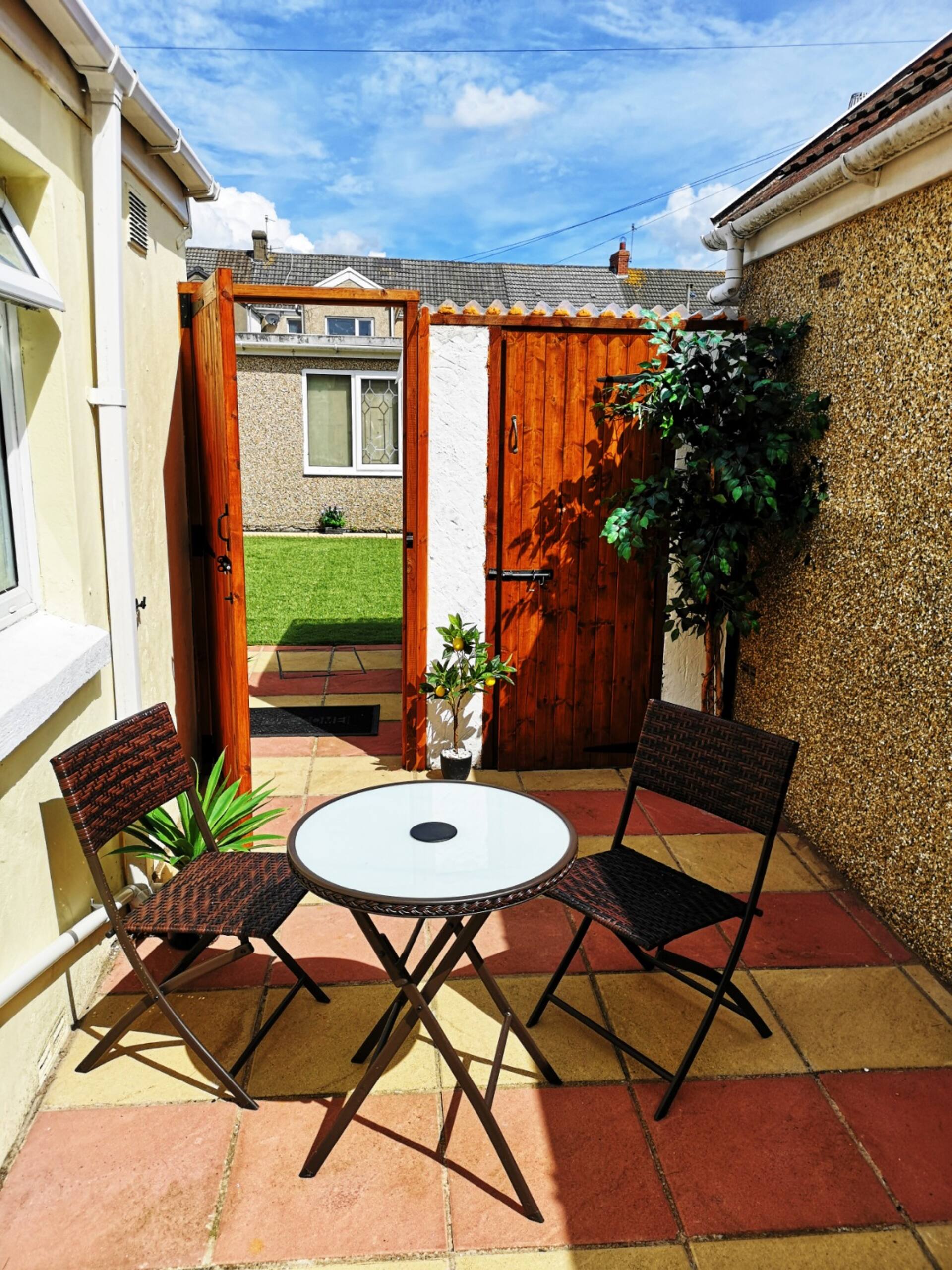 Cosy and Comfortable Holiday home in Llanelli — photo 4
