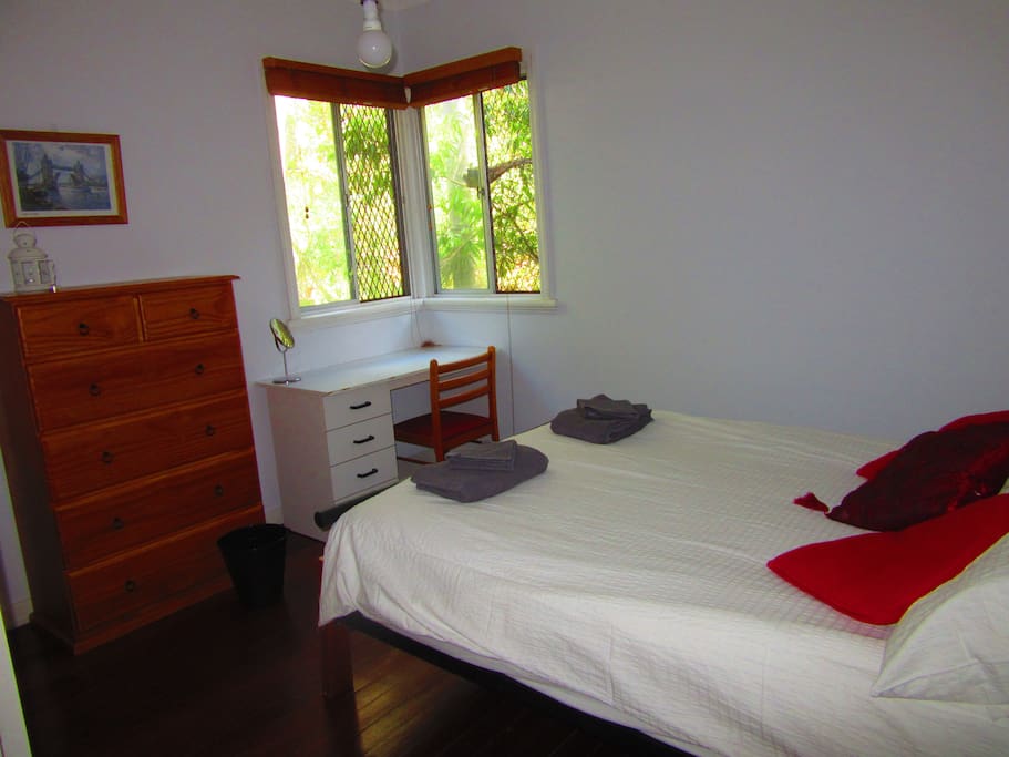A quiet, good size room next to the back garden