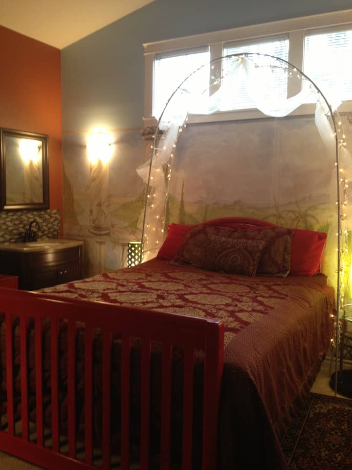 房间# 9 ，带水槽的多彩色壁画和砖砌色ADJUCENT