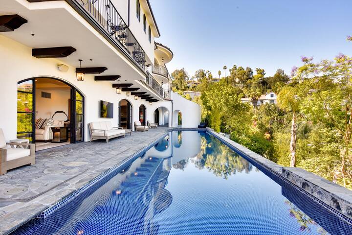 Luxury Modern Hollywood Hills Villa gallery image 3