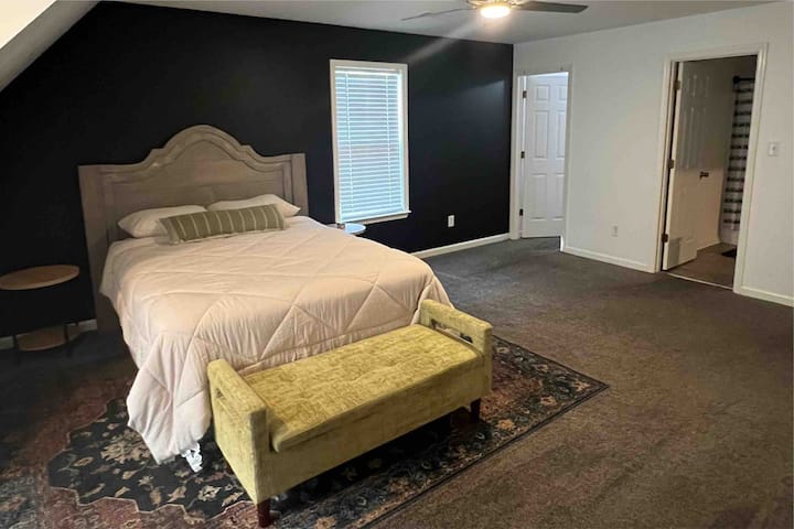 Bedroom 2- Upstairs with Jack & Jill bathroom
