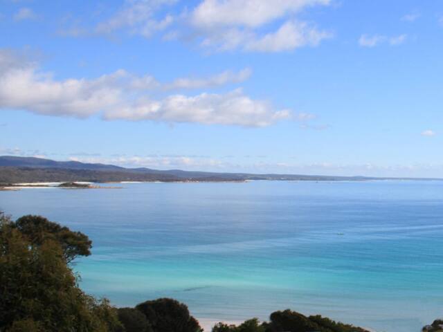 SEA EAGLE COTTAGE Luxury at the Bay of Fires gallery image 3