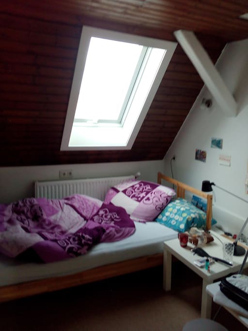You gut sun and a quiet room - and its clean! Towels and stuff of course are included.